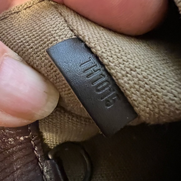 Authentic Louis Vuitton cross body messenger bag. Excellent condition. - Picture 8 of 9